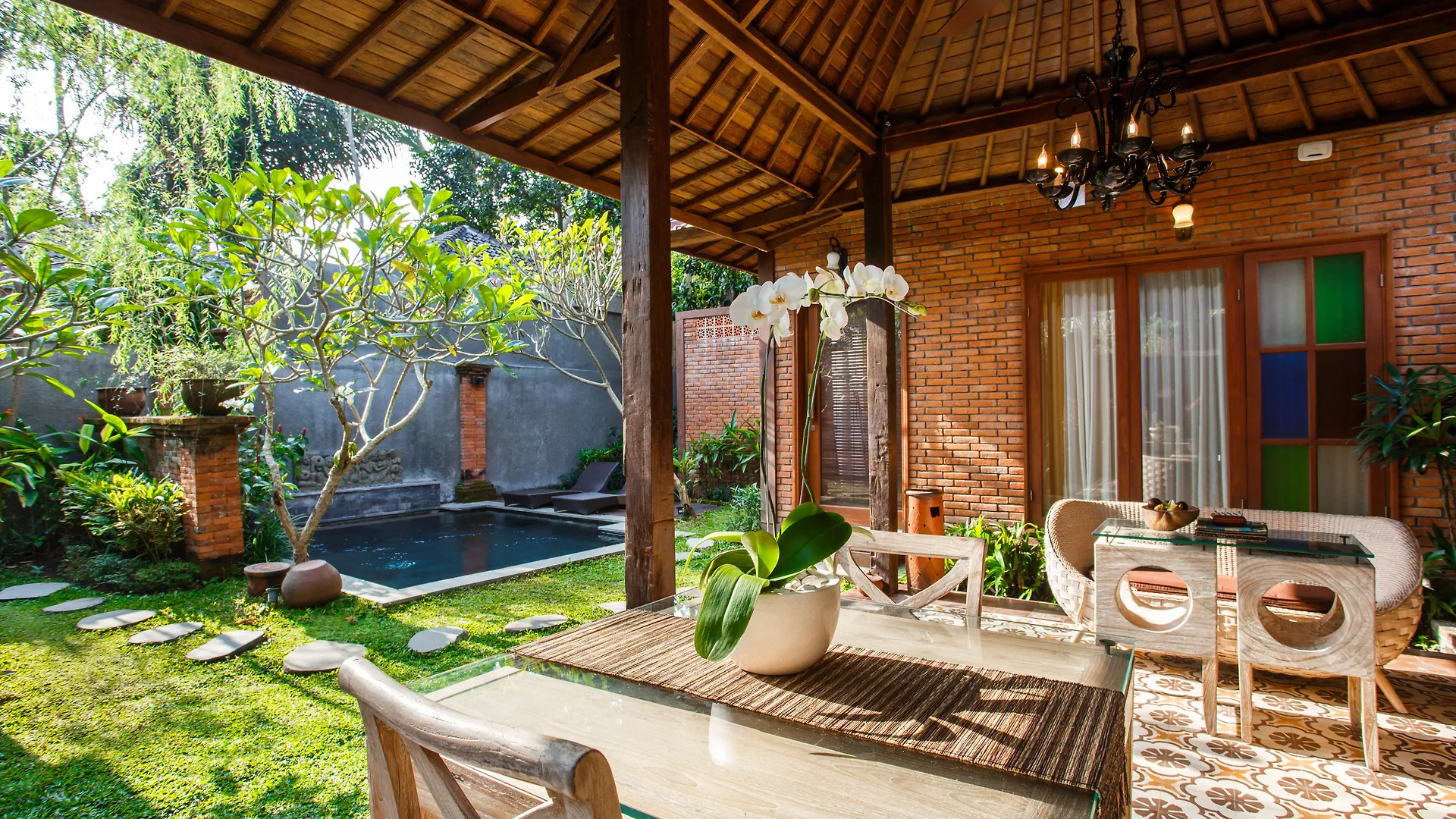 Ubud Raya Villa 4*,