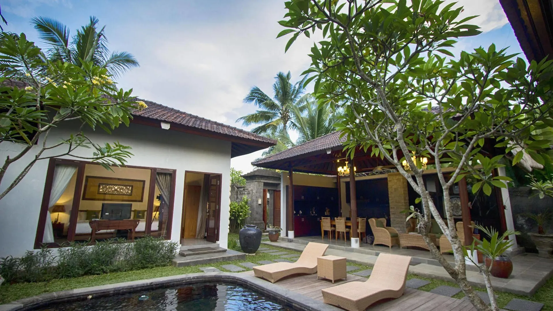 Ubud Raya Villa