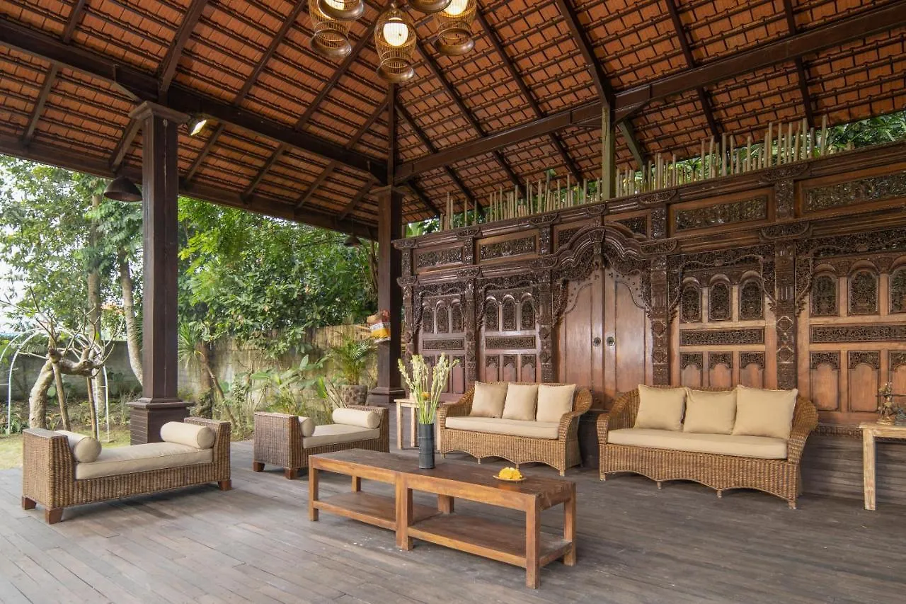 Ubud Raya Villa 4*, אובוד