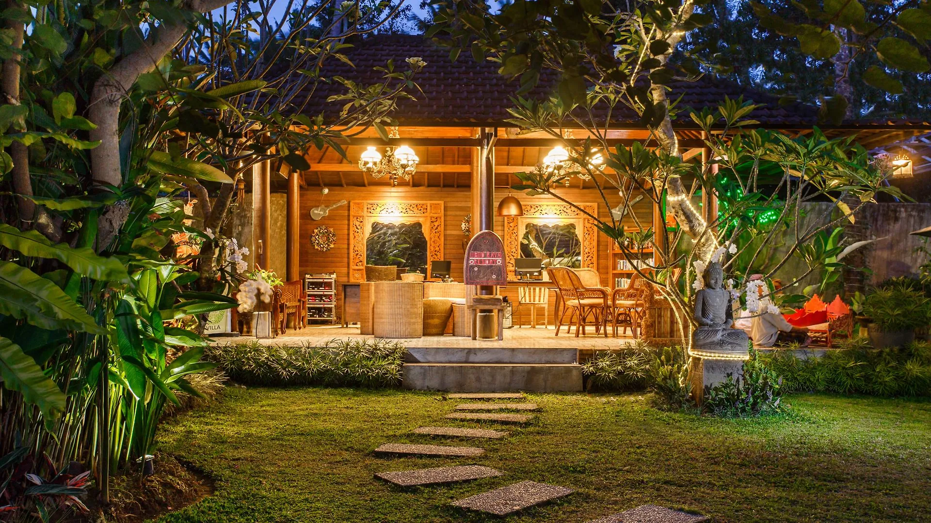 Ubud Raya Villa 4*, אובוד