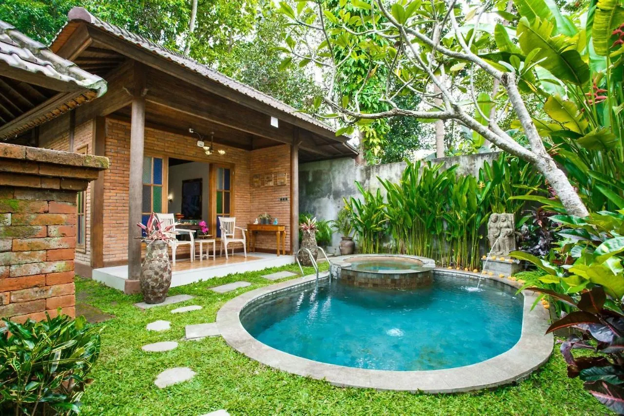 Ubud Raya Villa 4*, אובוד