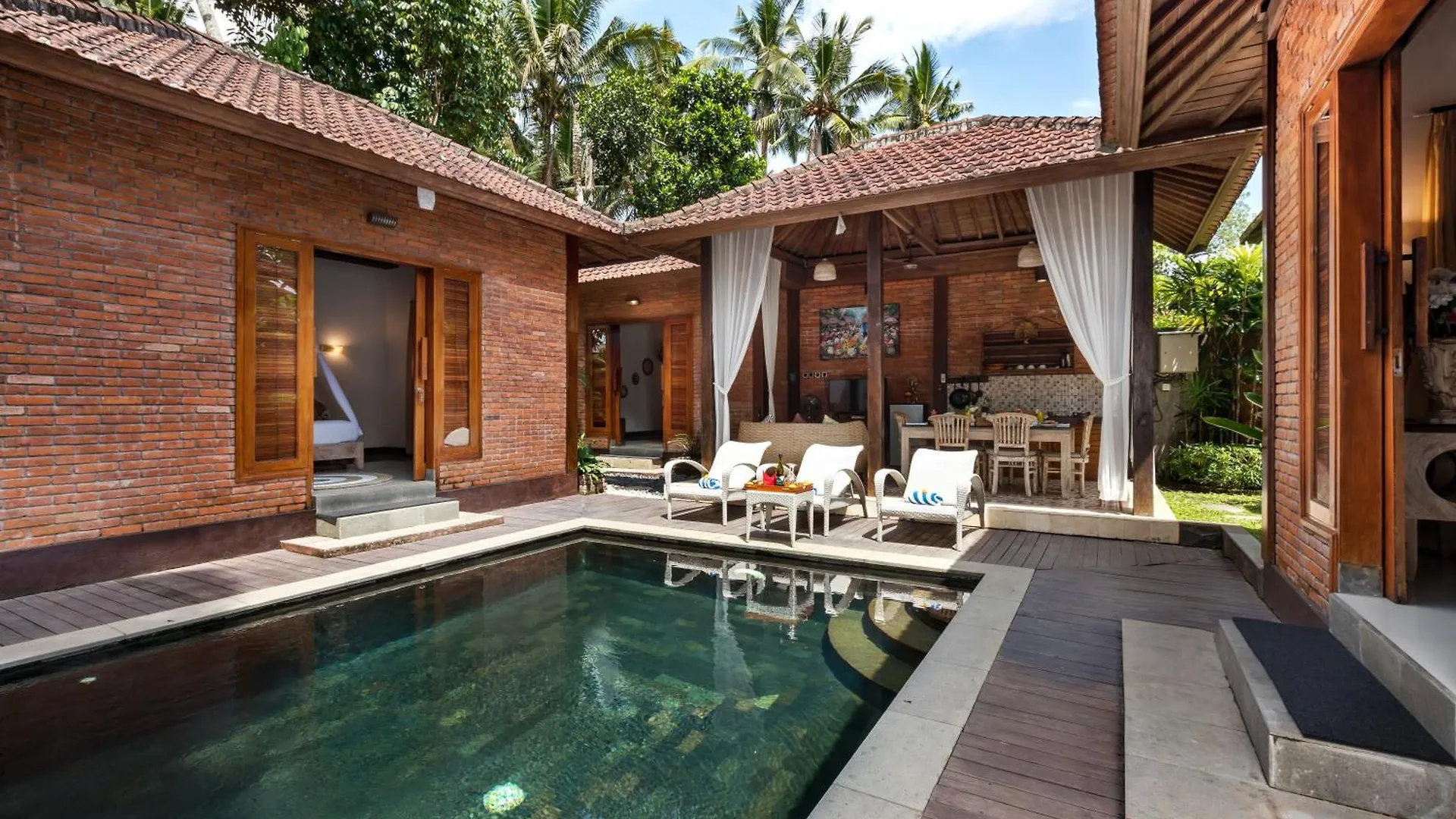 Ubud Raya Villa 4*, אובוד