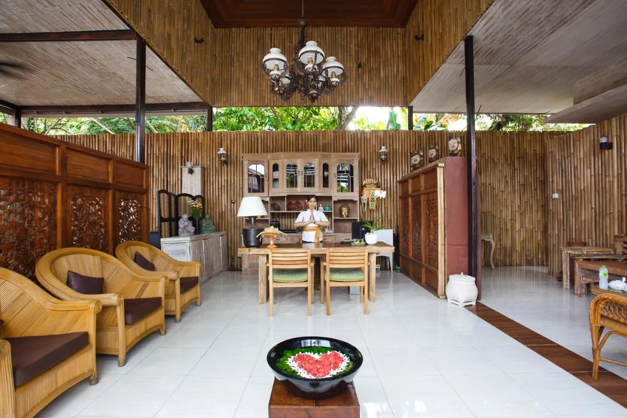 Ubud Raya Villa אובוד